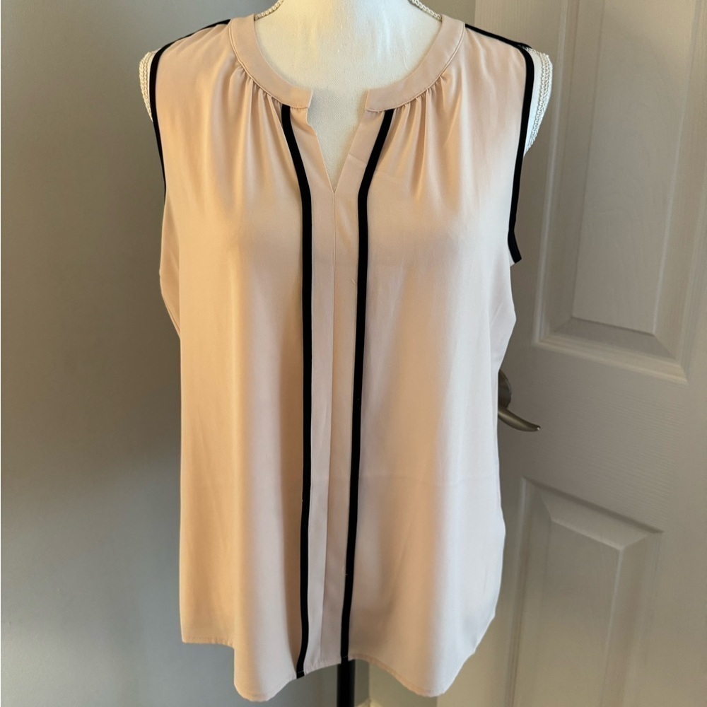 Calvin Klein Light Pink w/Black piping, sleeveless Blouse Size M has stretch